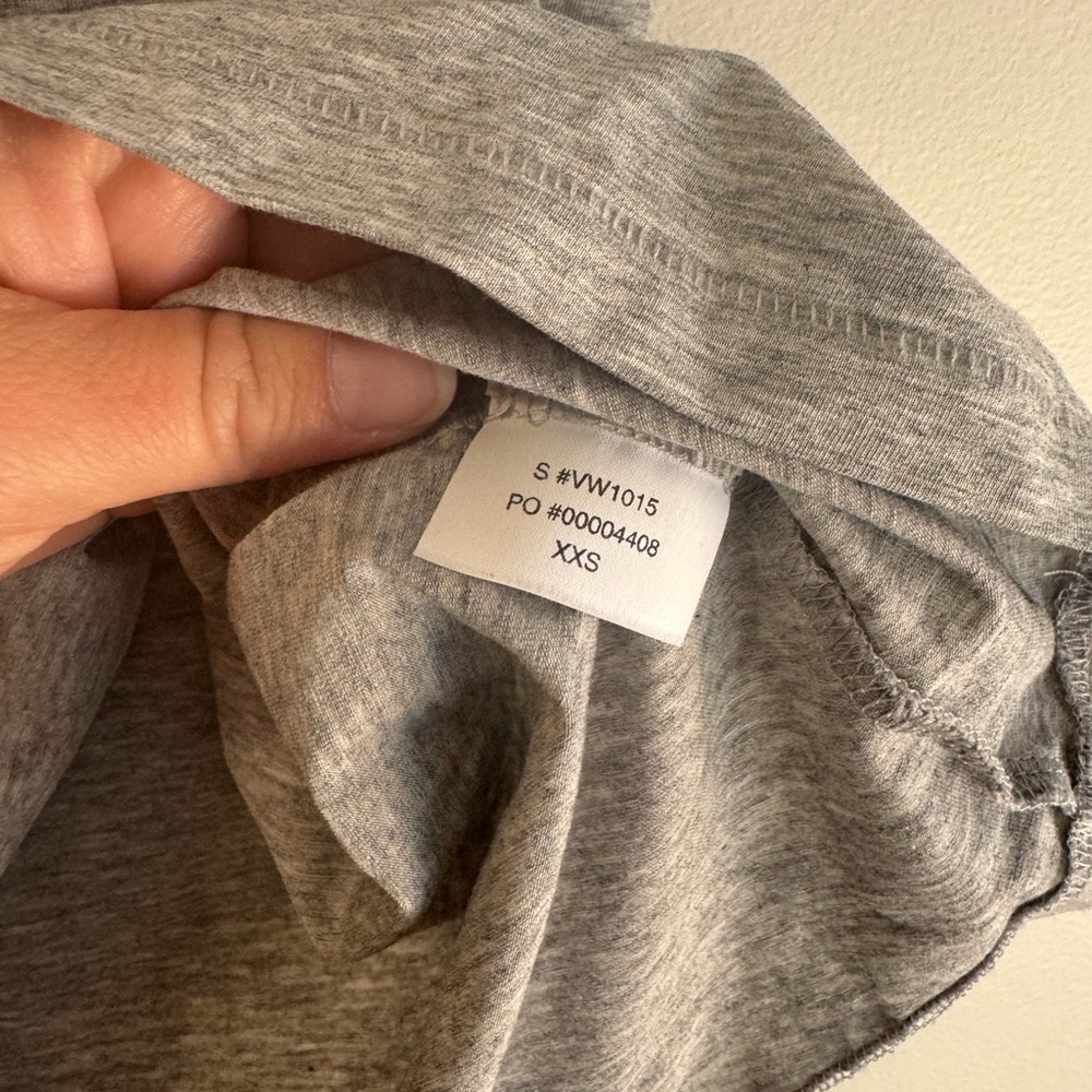 Vuori Tee Women’s Heather Gray - Picture 3 of 5